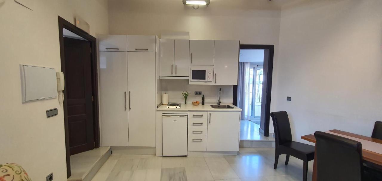 Apartamentos Torre De La Mezquita Kordoba Bagian luar foto