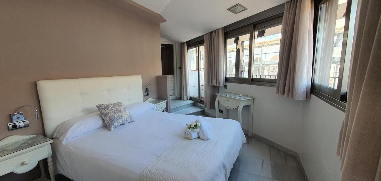 Apartamentos Torre De La Mezquita Kordoba Bagian luar foto
