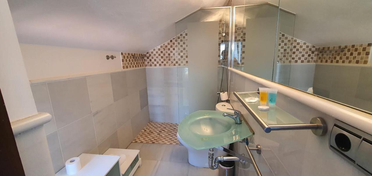 Apartamentos Torre De La Mezquita Kordoba Bagian luar foto