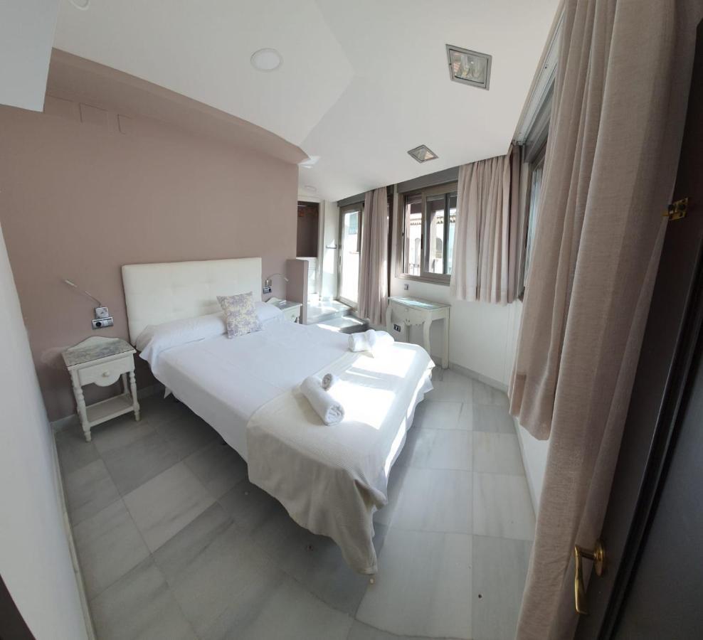 Apartamentos Torre De La Mezquita Kordoba Bagian luar foto