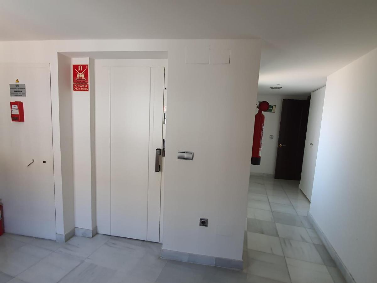 Apartamentos Torre De La Mezquita Kordoba Bagian luar foto
